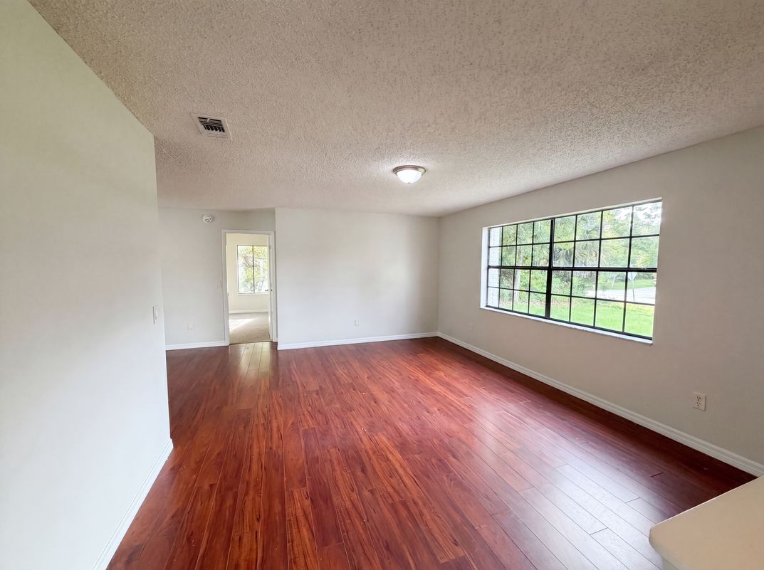 Property photo 3 of 3143 Boxelder St