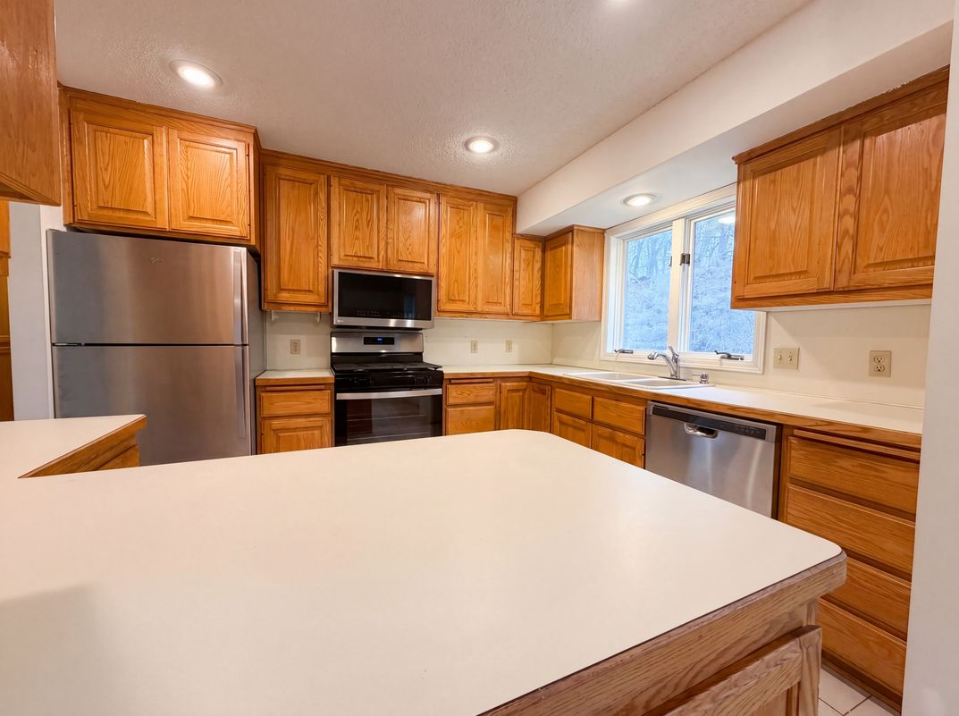 Property photo 2 of 6475 Grand View Dr