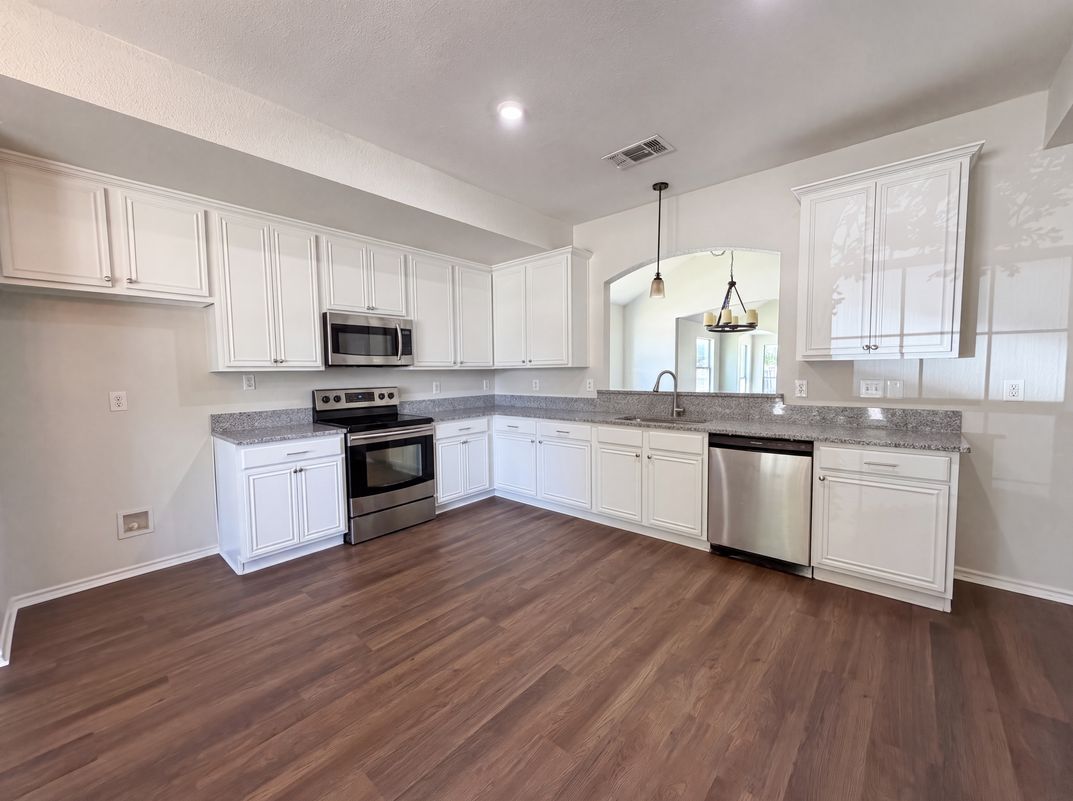 Property photo 2 of 825 Adams Dr