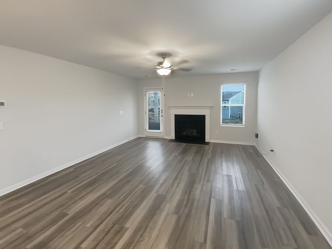 Property photo 3 of 129 W Compass Way