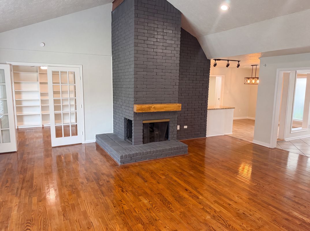 Property photo 3 of 14923 Aspen Hills Dr