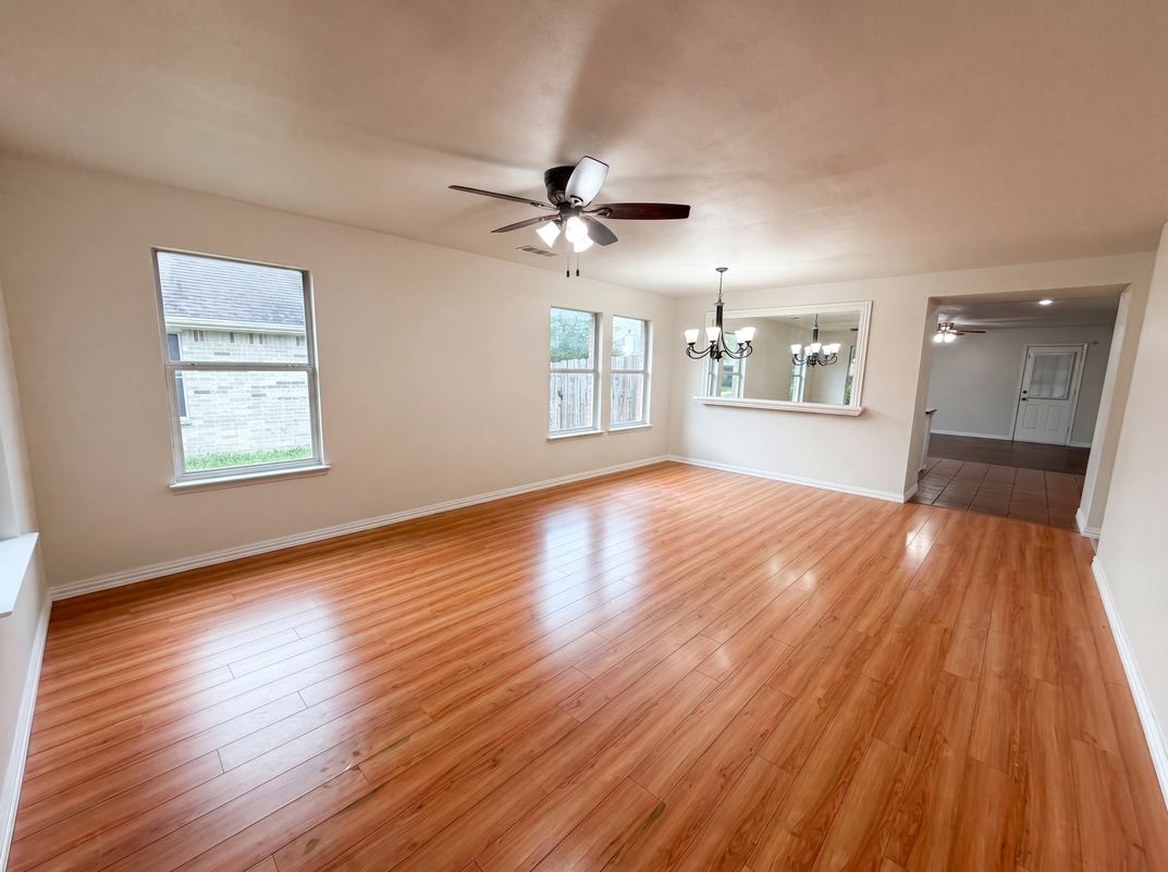 Property photo 3 of 111 Forest Park Ln