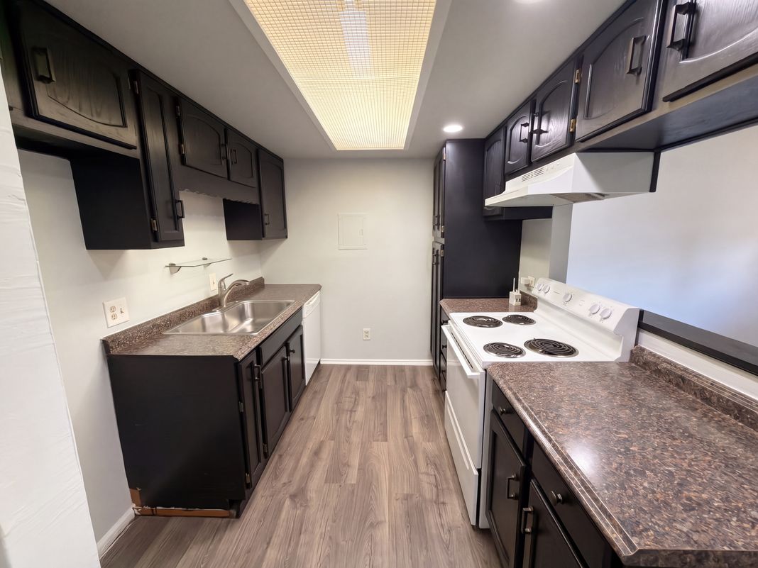 Property photo 2 of 1370 Estes St Apt 305