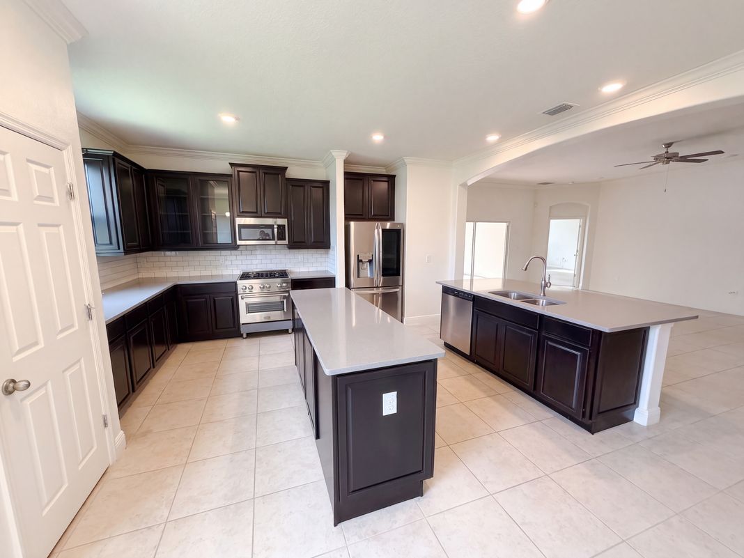Property photo 2 of 6435 Monserrat Dr