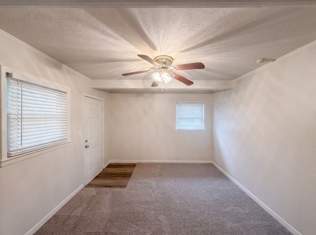 Property photo 3 of 608 E Morehead St