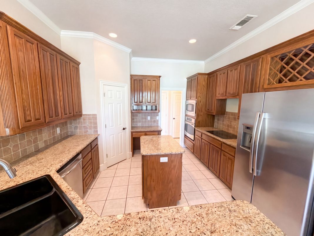 Property photo 2 of 9313 Dosier Cv W