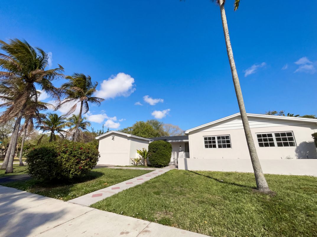 Property photo 1 of 10001 SW 99th Ave