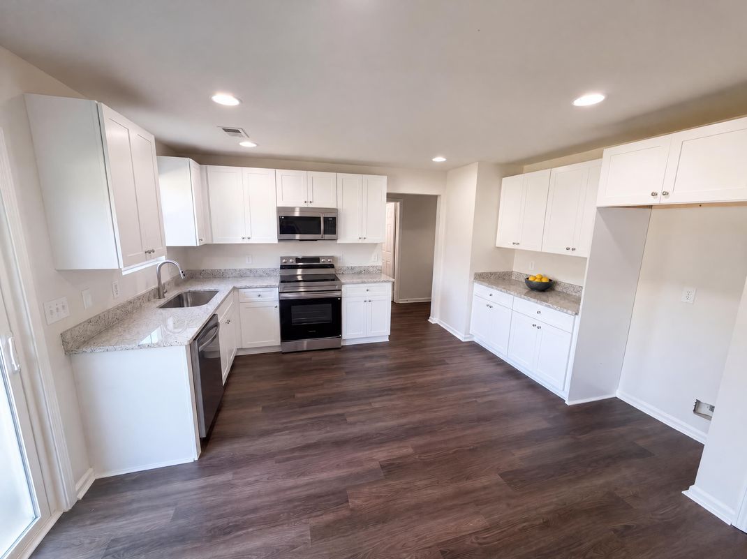 Property photo 2 of 7402 Walton Hl