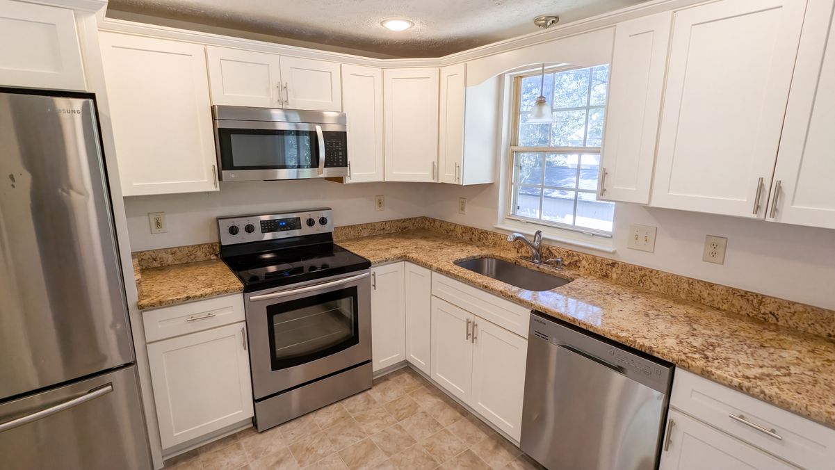 Property photo 2 of 2832 Eagle Trace Ter