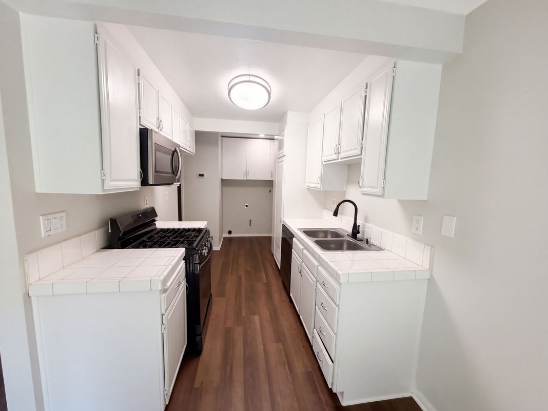 Property photo 2 of 912 S Mountain Ave Apt D