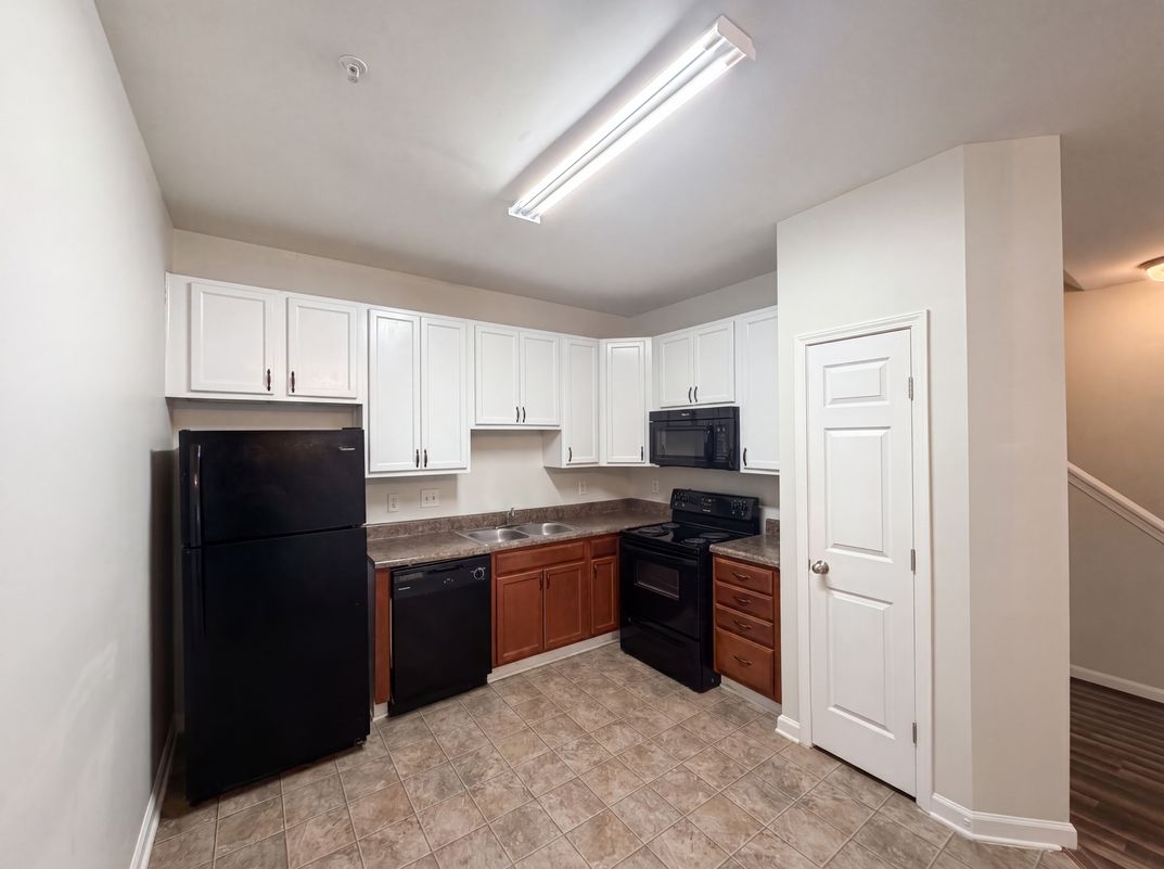Property photo 2 of 321 Gilman Ln Unit 109