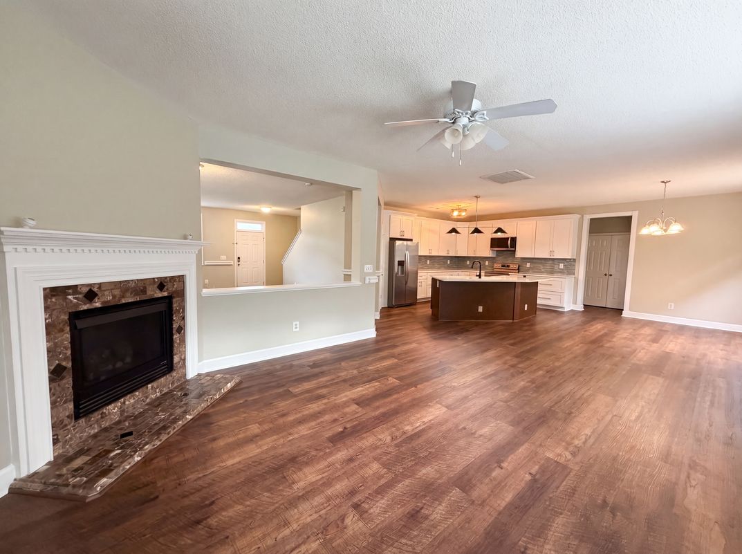 Property photo 3 of 1812 Devonridge Dr