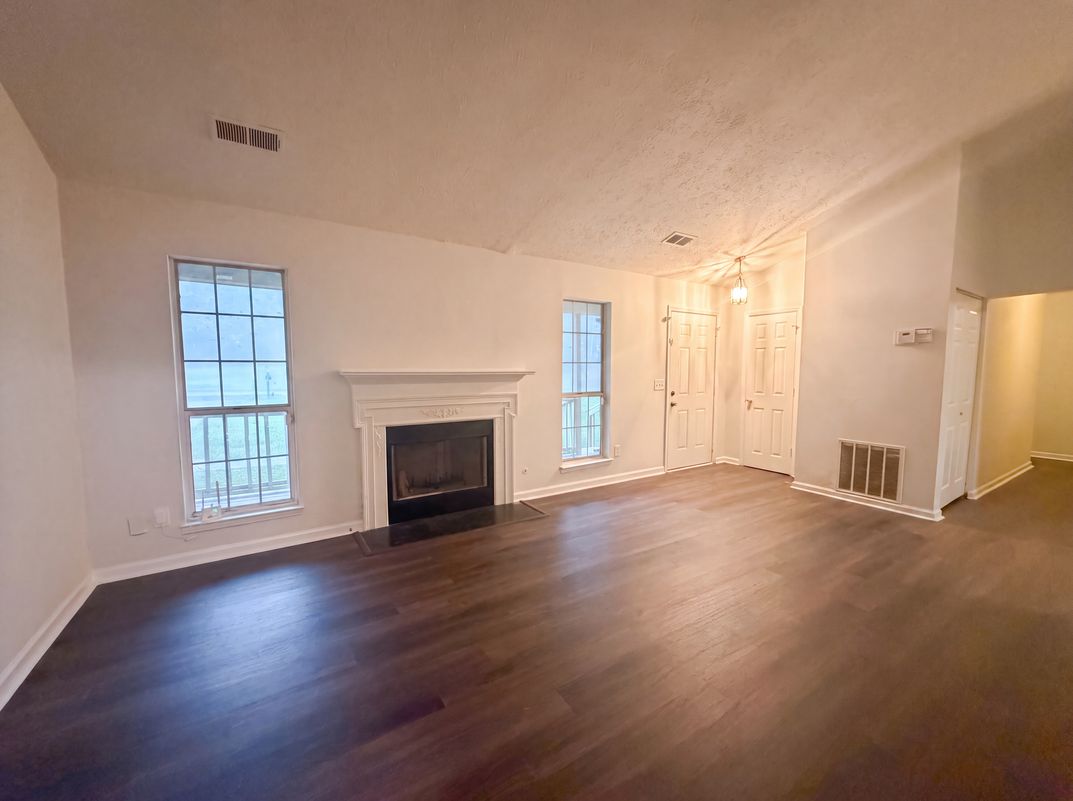 Property photo 3 of 4320 Southvale Dr