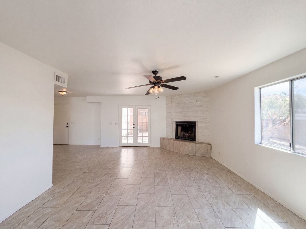 Property photo 3 of 1114 S Tiago Dr