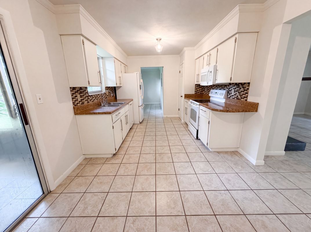 Property photo 2 of 6854 Holly Hill Rd