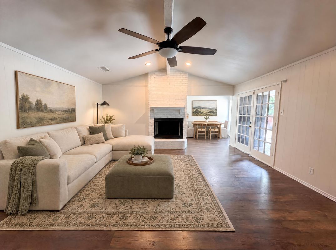 Property photo 3 of 722 S Forest Ln