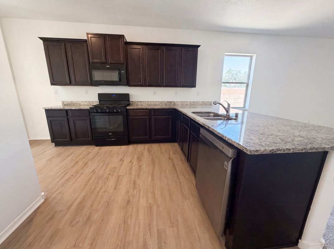 Property photo 2 of 3504 Wild Horse Rd NE