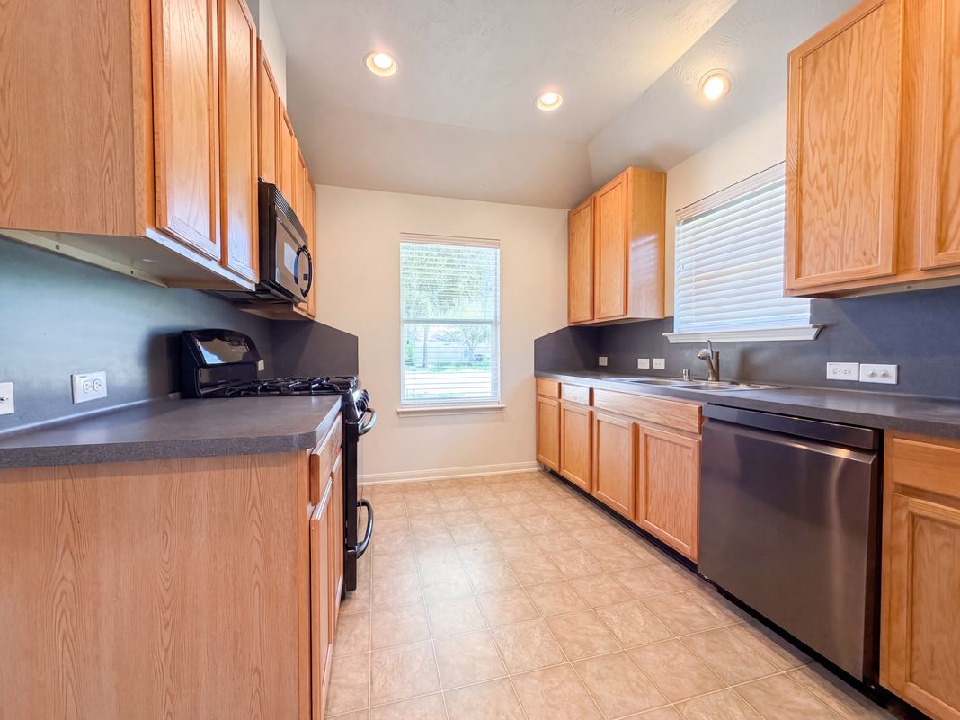 Property photo 2 of 11327 Grass Lake Ln