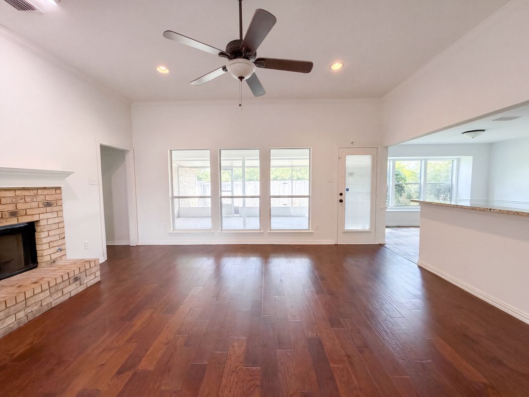 Property photo 3 of 1623 W Pleasant Dr