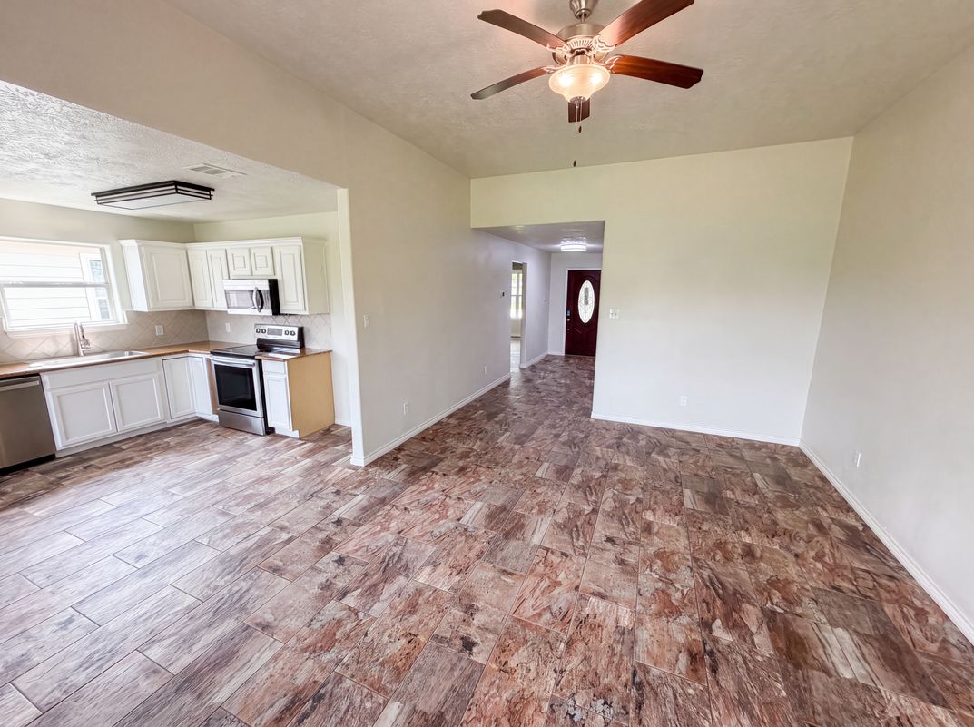 Property photo 2 of 9002 Barracuda Dr