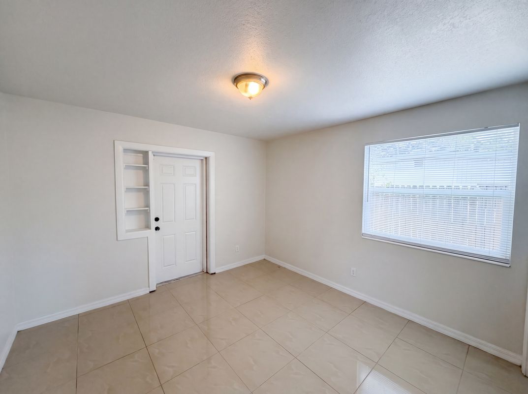 Photo 7 of 25 of 15525 Bedford Cir E, Clearwater, FL