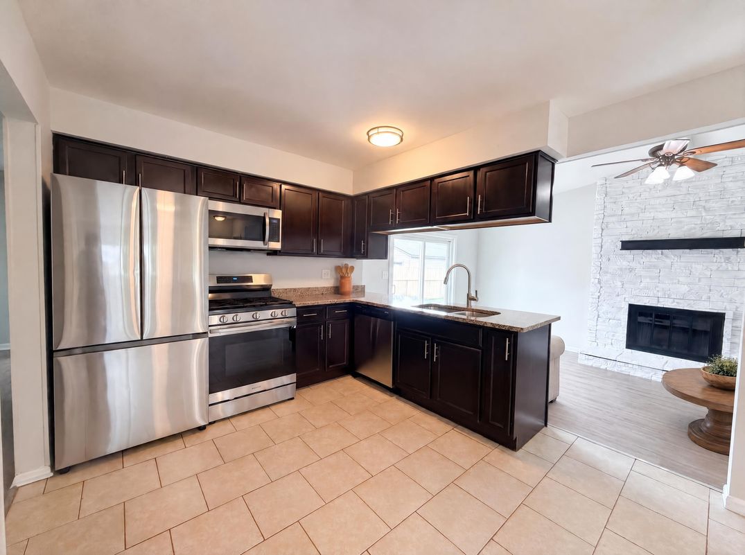 Property photo 2 of 42195 Fairview Dr