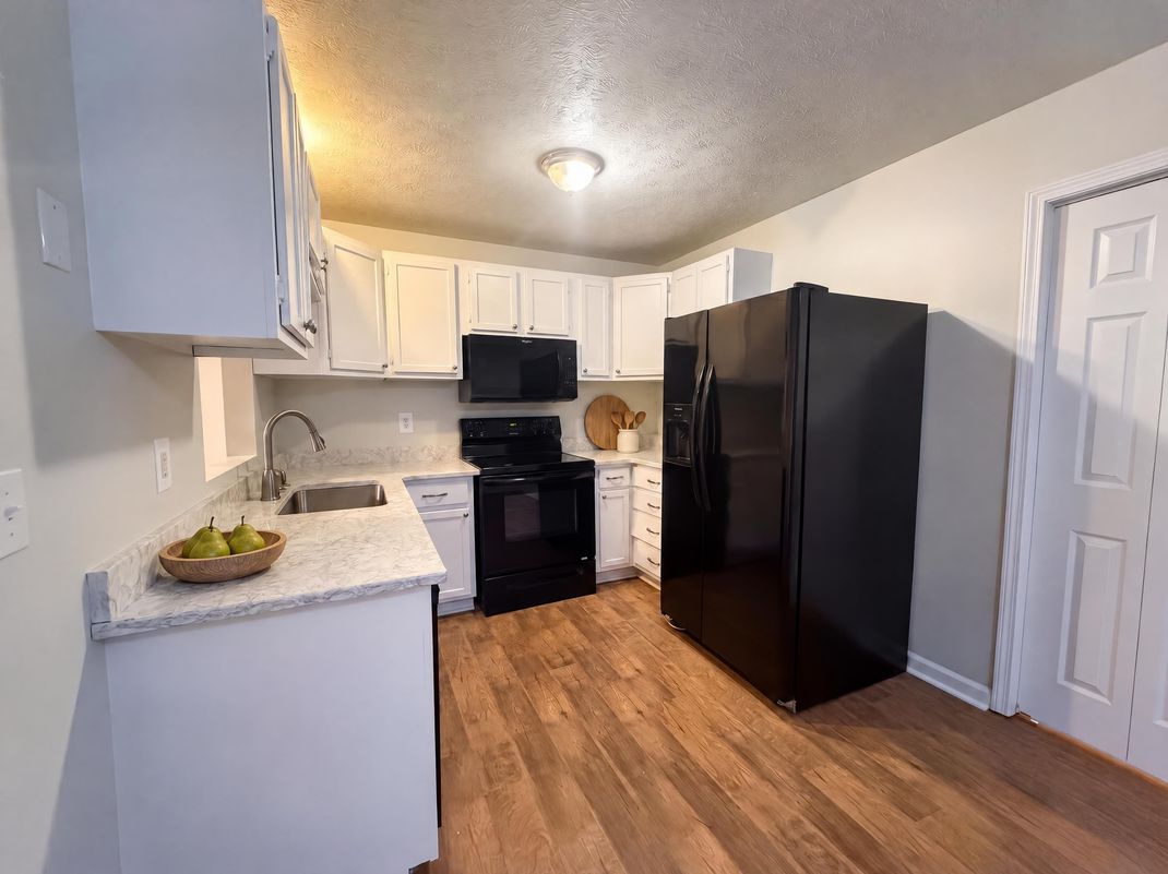 Property photo 2 of 1035 Sassafras Ln