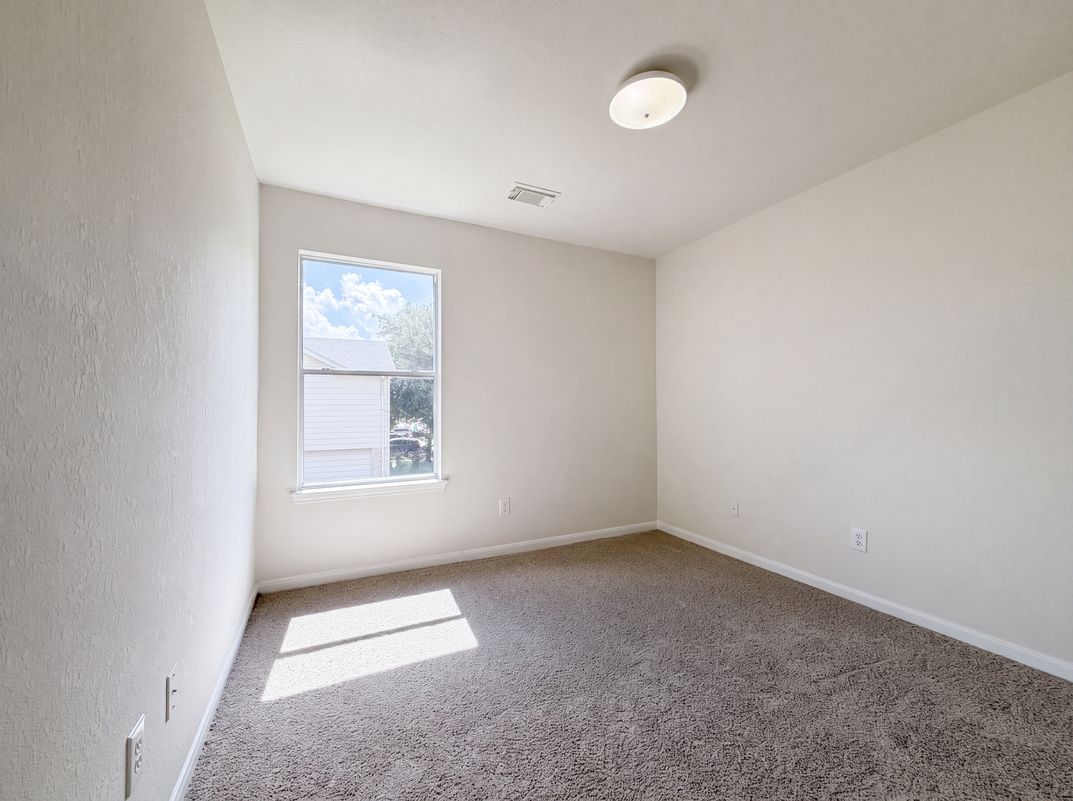 Photo 9 of 22 of 16519 Eaglewood Shadows Dr, Sugar Land, TX