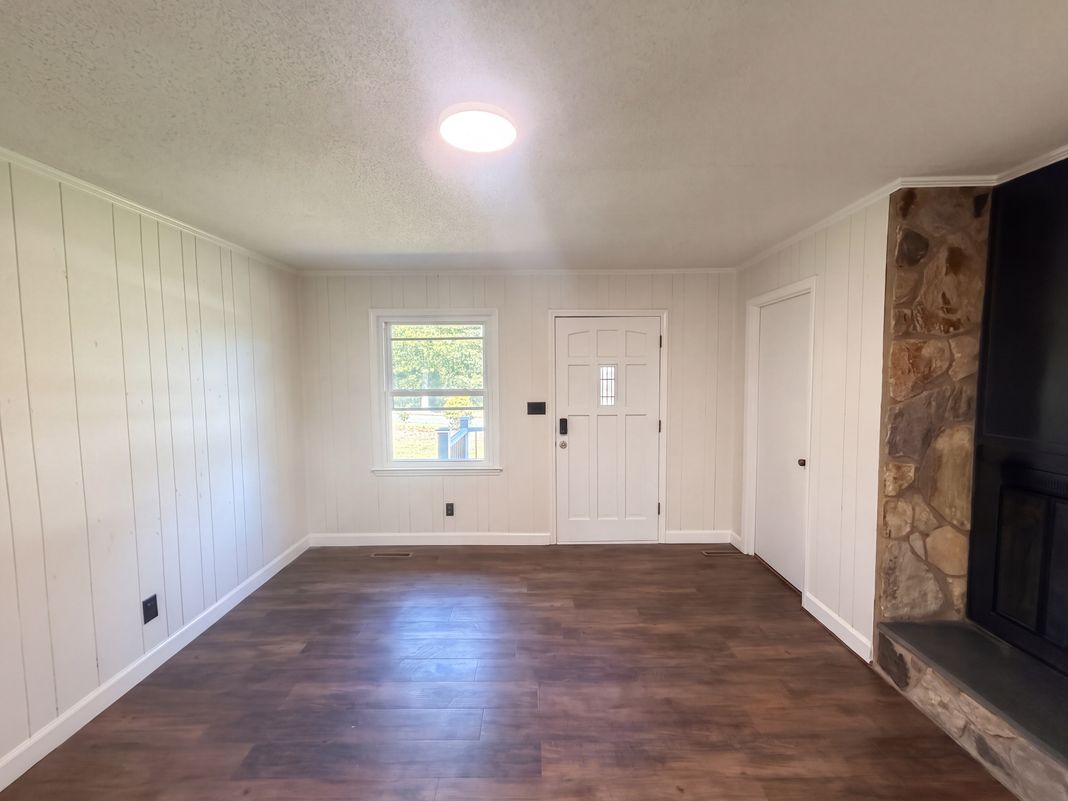 Property photo 3 of 231 Oakgrove Rd