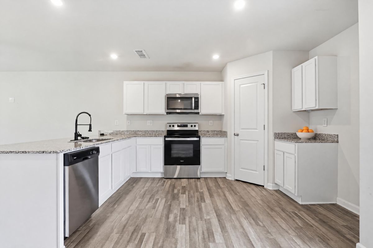Property photo 2 of 154 Catalpa Rd