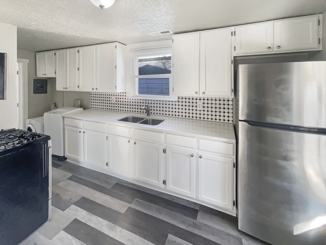 Property photo 2 of 2865 Pingree Ave