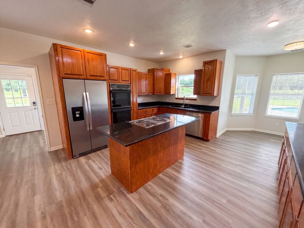Property photo 2 of 1619 County Road 612