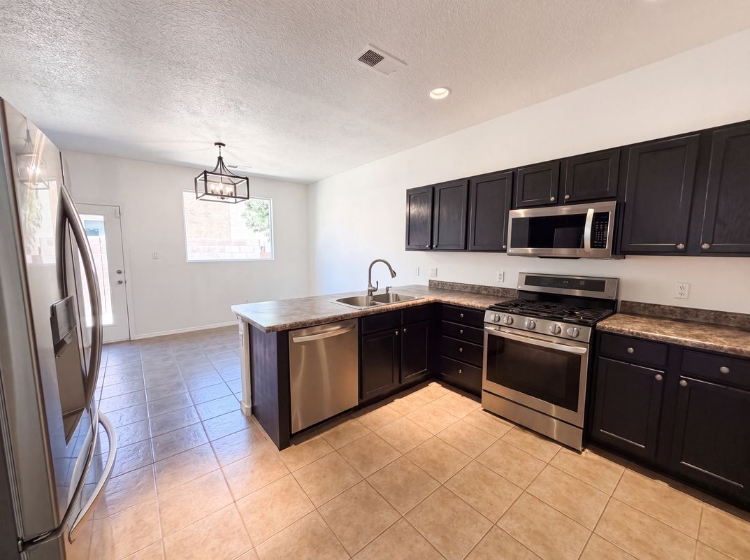Property photo 2 of 1928 Cortina Loop SE
