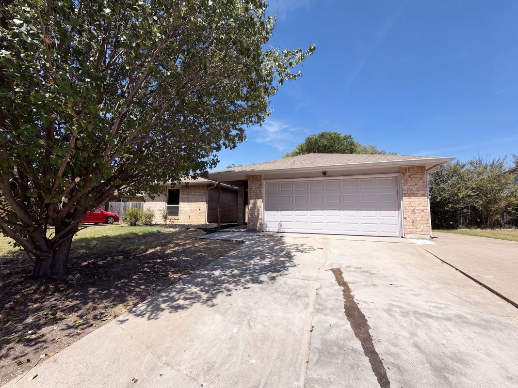 Property photo 1 of 220 Grand Meadow Dr