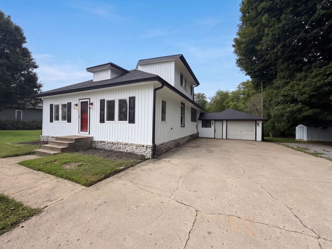 Property photo 1 of 541 E Main St