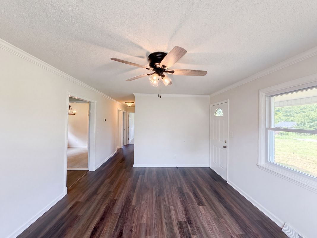 Property photo 3 of 169 Bedford Dr