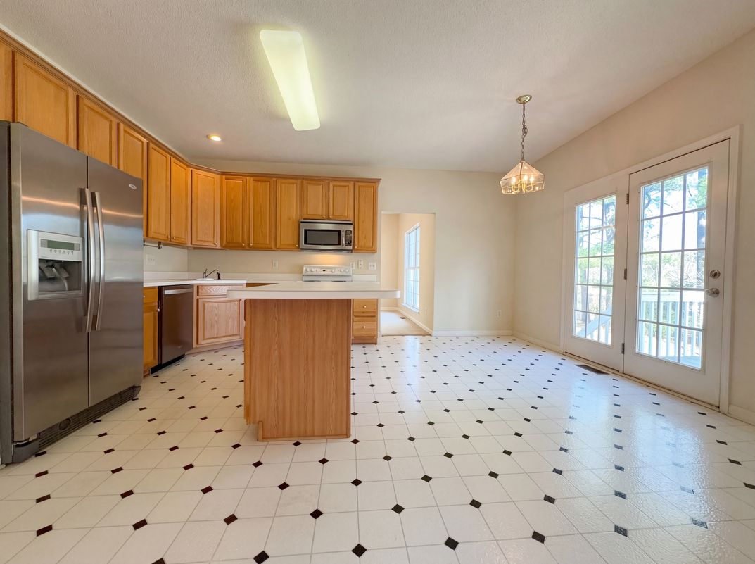 Property photo 2 of 504 Ledyard Ct