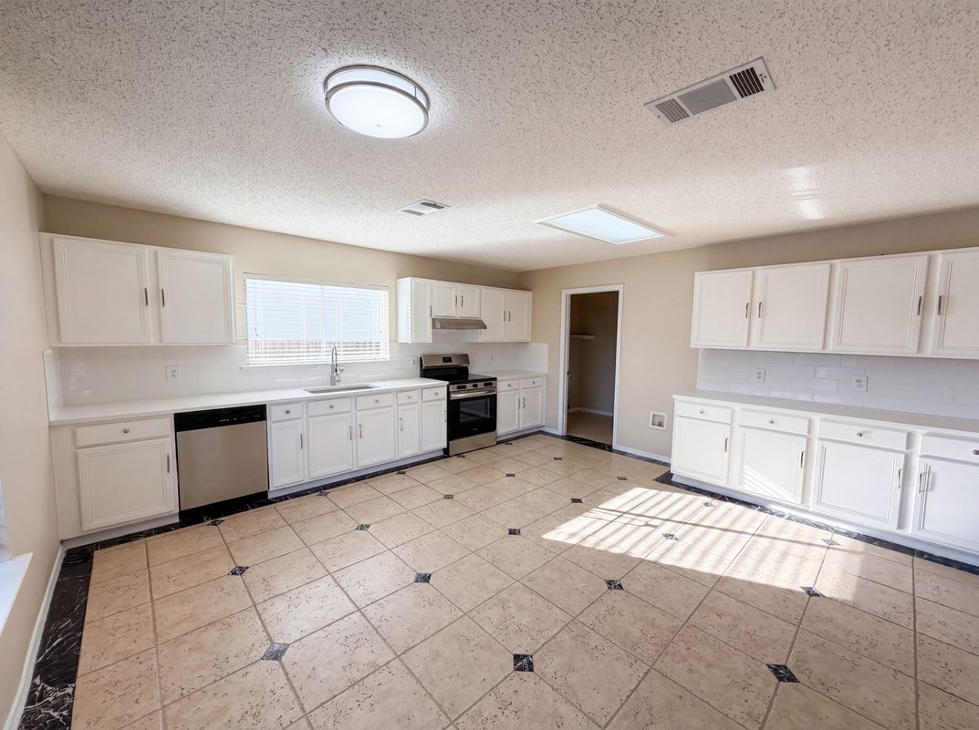 Property photo 2 of 2727 High Point Dr