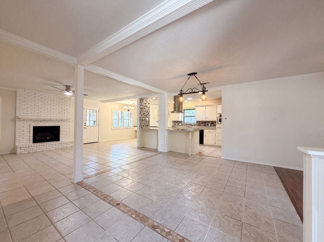 Property photo 3 of 326 De Soto Dr