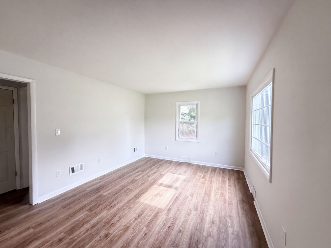 Property photo 3 of 128 Catherine Ave