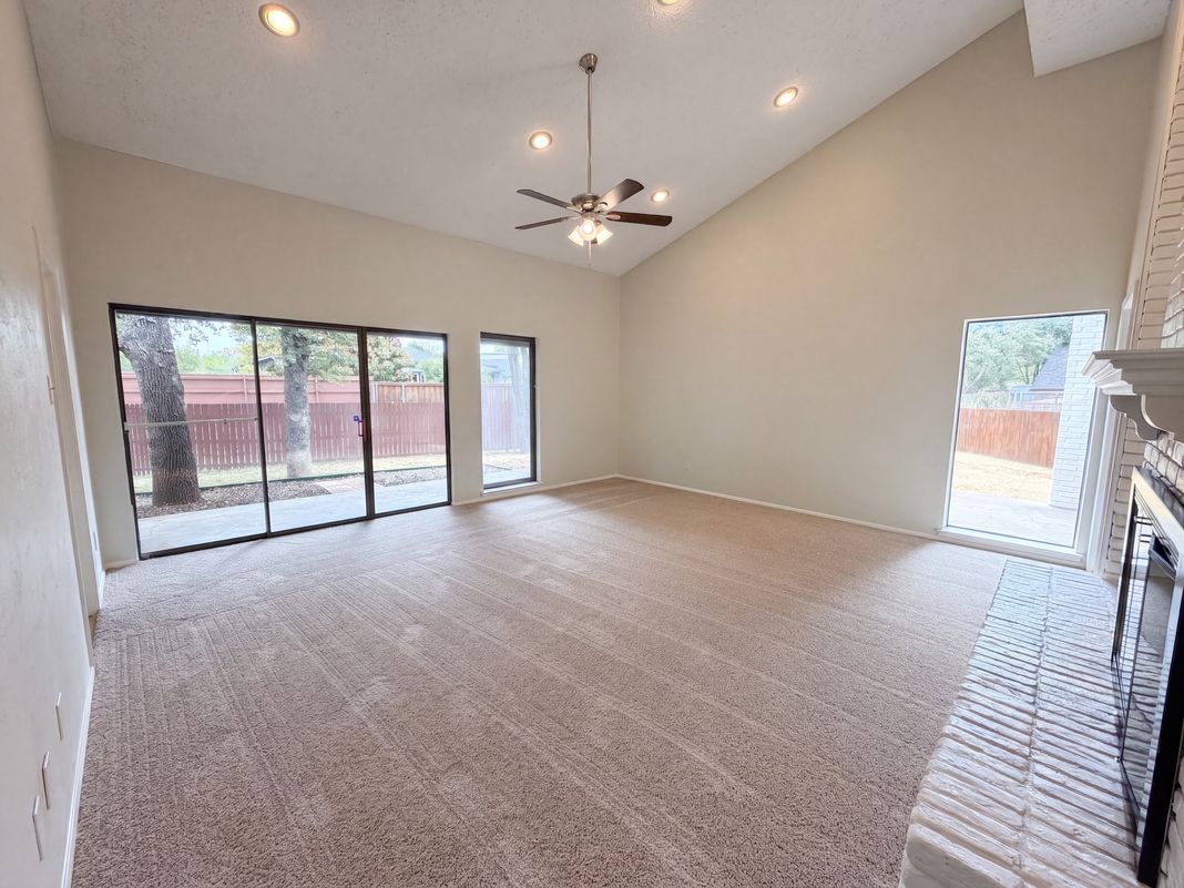 Property photo 3 of 742 Hummingbird Cir