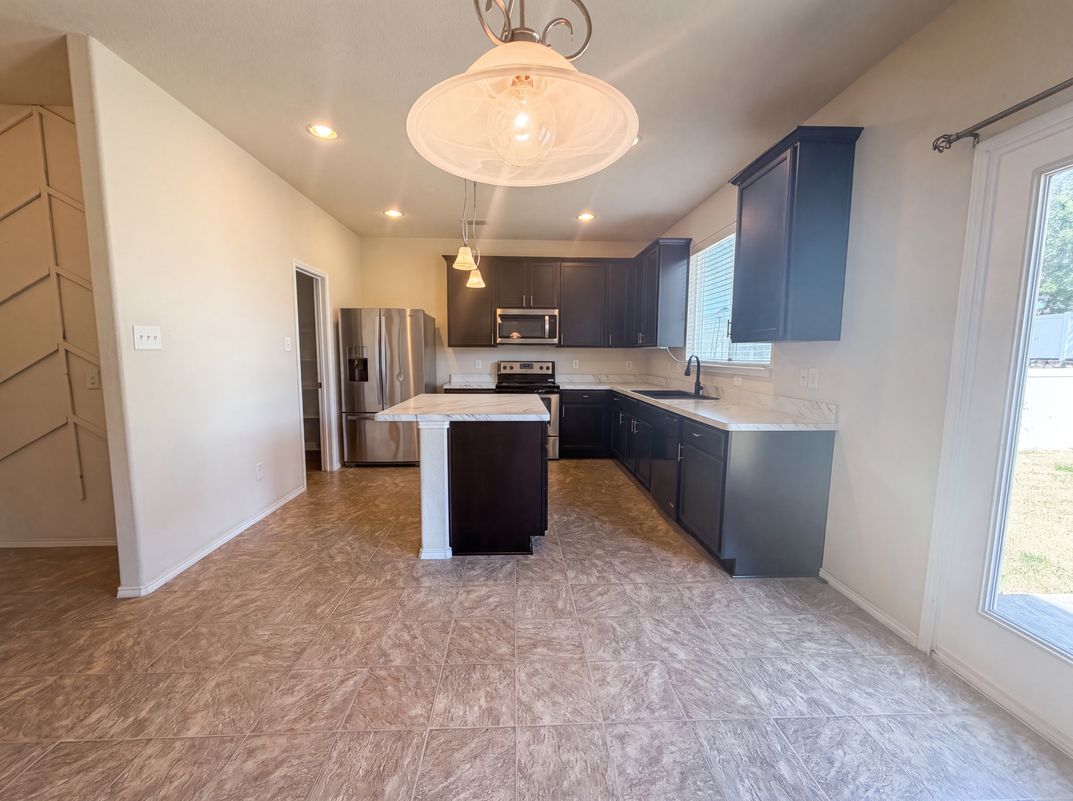 Property photo 2 of 9201 Benevolent Ct