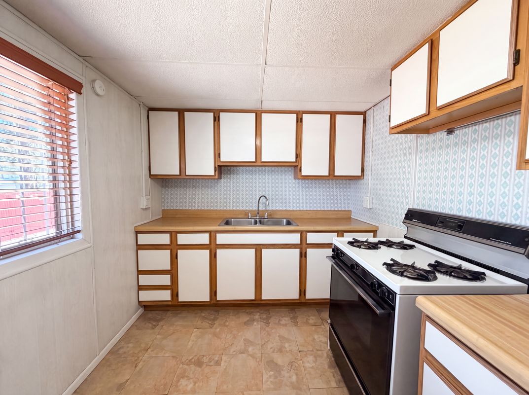 Property photo 2 of 1758 39th St