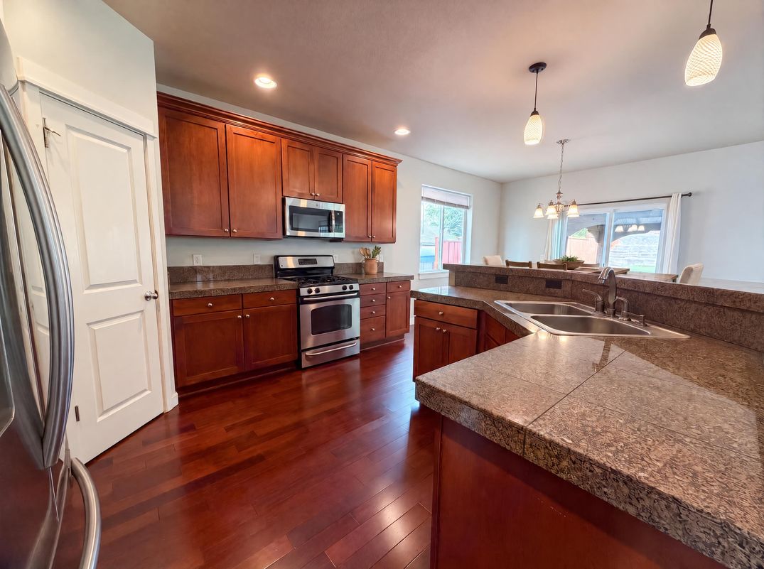 Property photo 2 of 13049 SE Meadehill Ave