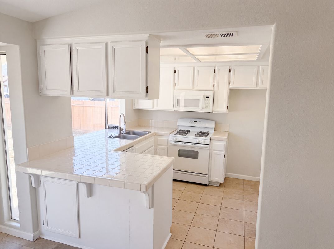 Photo 6 of 23 of 2758 Alne Dr, Hemet, CA
