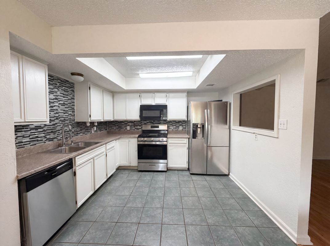 Property photo 2 of 1803 Frontier Trl