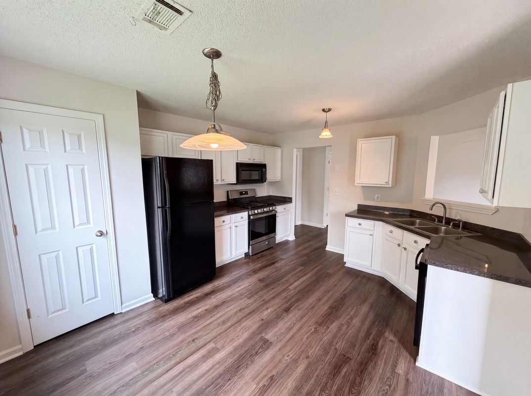 Property photo 2 of 108 Legend Creek Dr