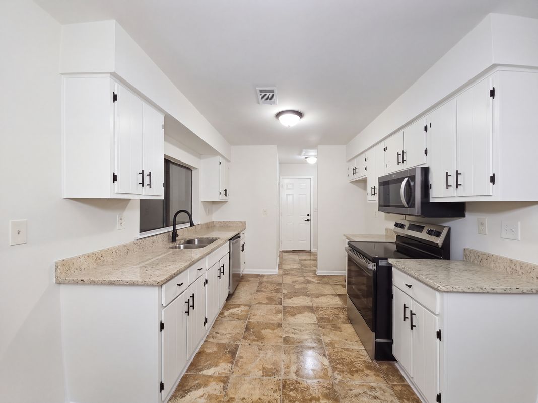 Property photo 2 of 3118 Caliente Ln