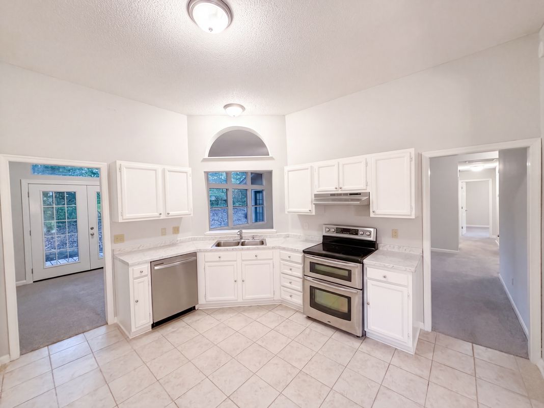 Property photo 2 of 13 Stanford Ridge Ct