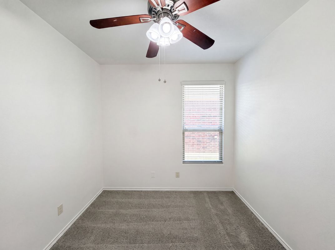 Photo 16 of 20 of 1108 Edgewater Dr, Azle, TX